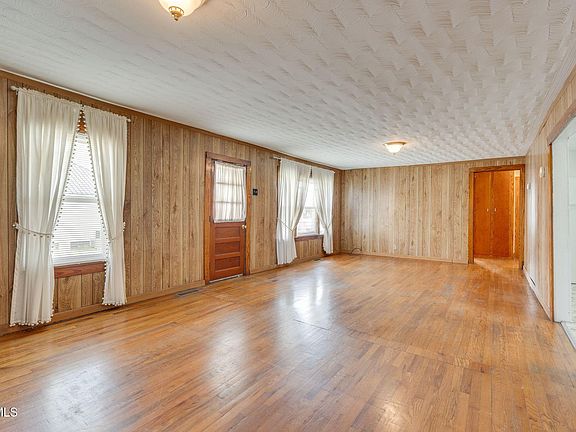 5th image of 102 Brewer St