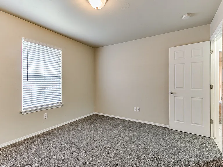 2427 W Oklahoma Ave — Photo 10