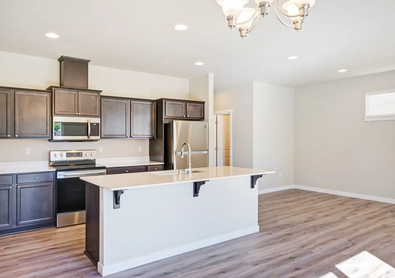 Modern 4bd 2.5ba in LSSD — Photo 4
