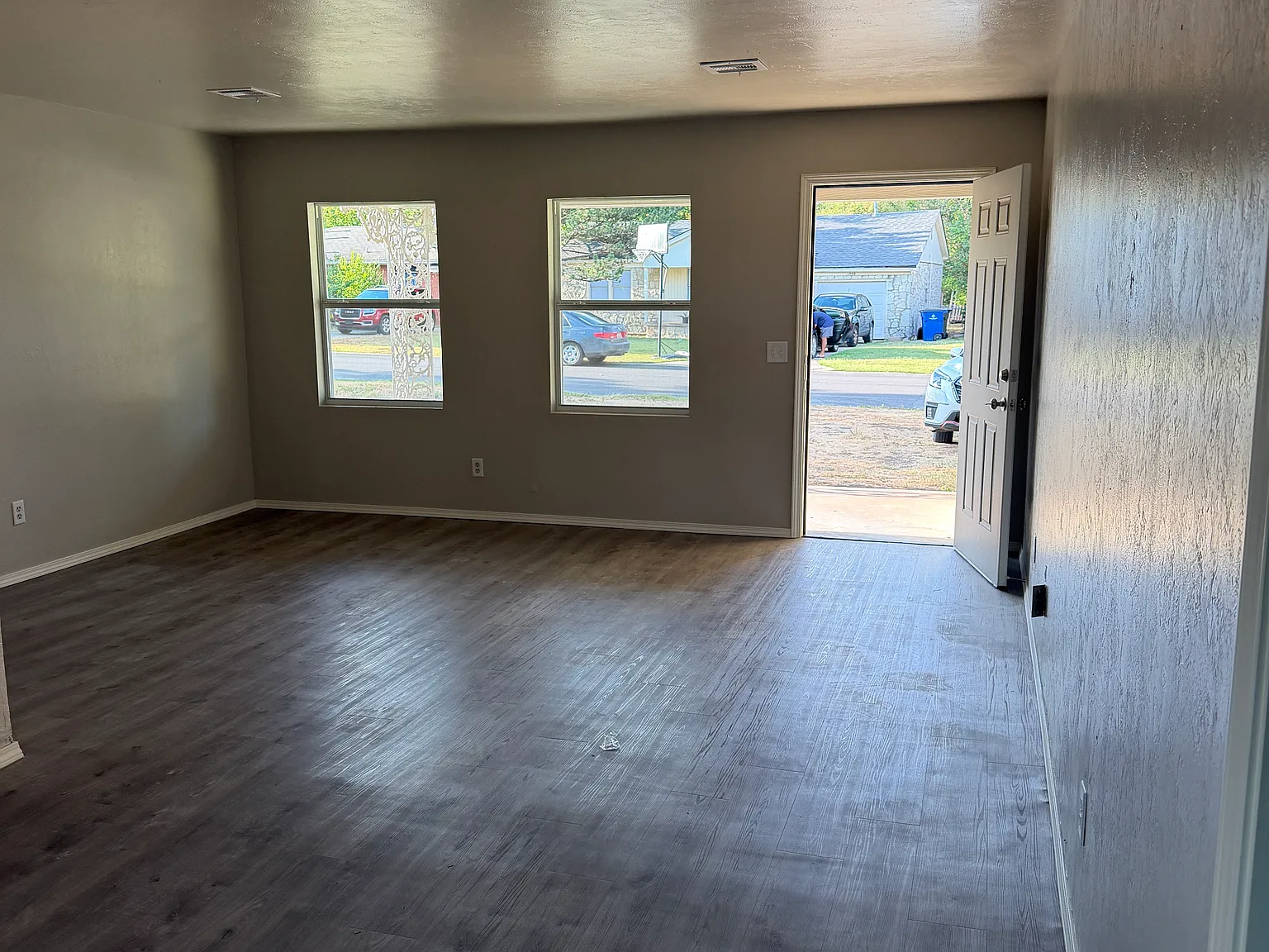 1407 Oxford Way — Photo 3
