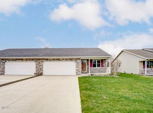 405 Eastown Dr, Wapakoneta, OH 45895