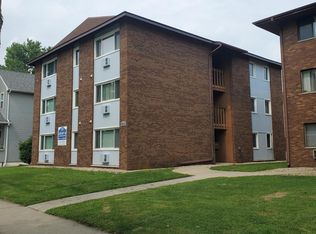 906 S Locust St #00BF23962, Champaign, IL 61820