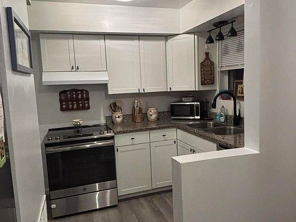 3rd image of 137 Princeton Cir NE