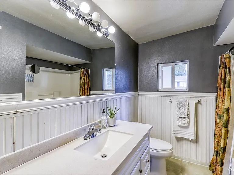 26163 Iowa Ave NE — Photo 12
