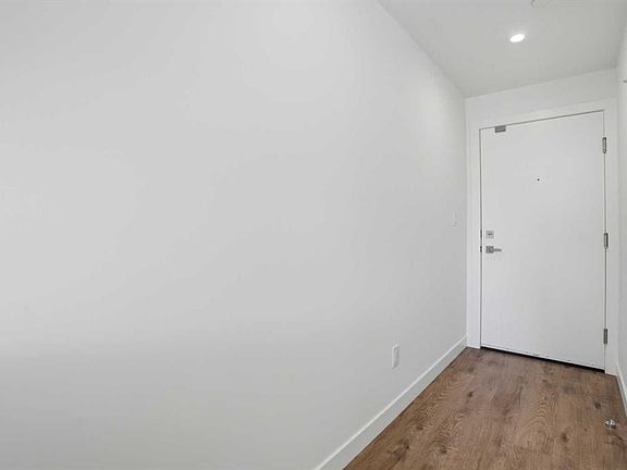 4th image of 310 S 15th Ave SW #309