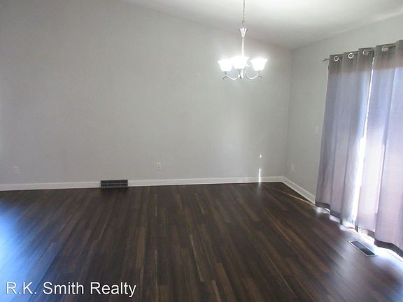 4th image of 2110 Green Valley Dr