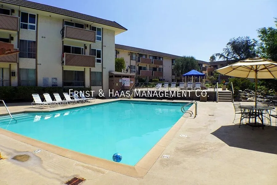 Beautifully Remodeled Top-Floor 1 Bedroom Condo with Resort-Style Amenities! — Photo 2