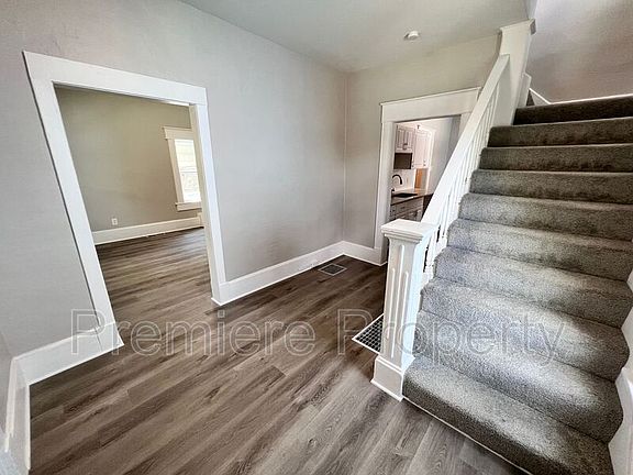 2nd image of 206 N Valley St