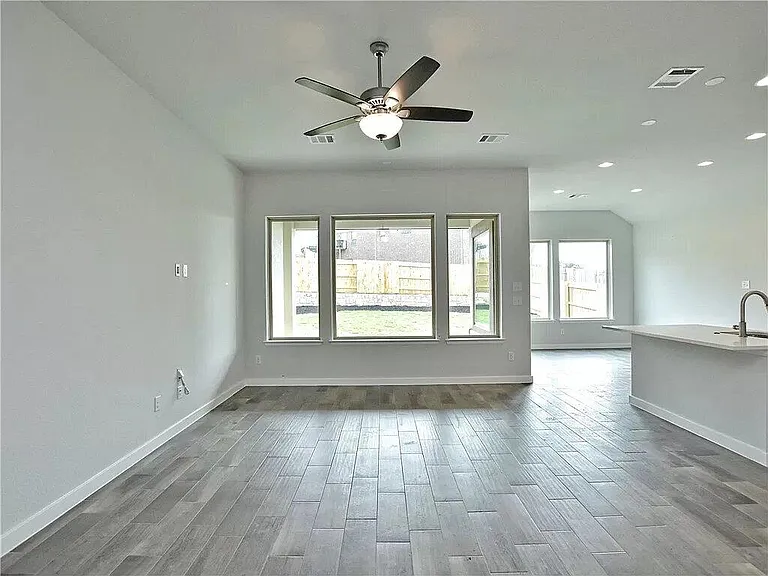 129 San Domenico Cv — Photo 5
