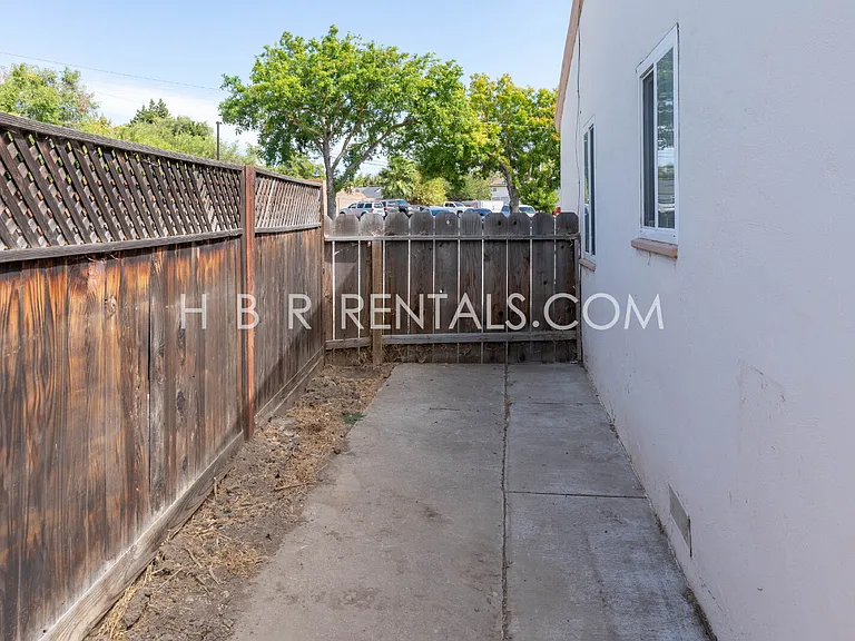 1261 N Tracy Blvd — Photo 20