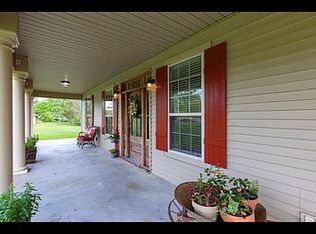 1697 Huntsman St, Orange, TX 77632