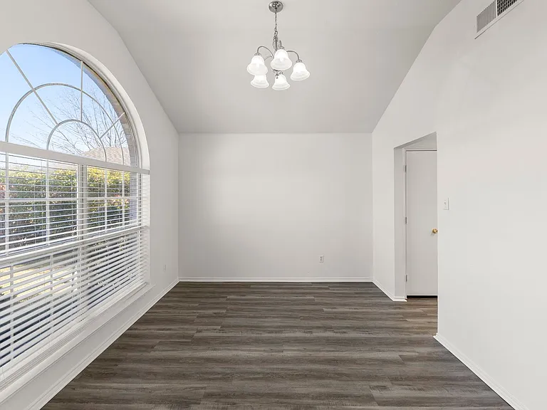 3709 Martha Ln — Photo 5