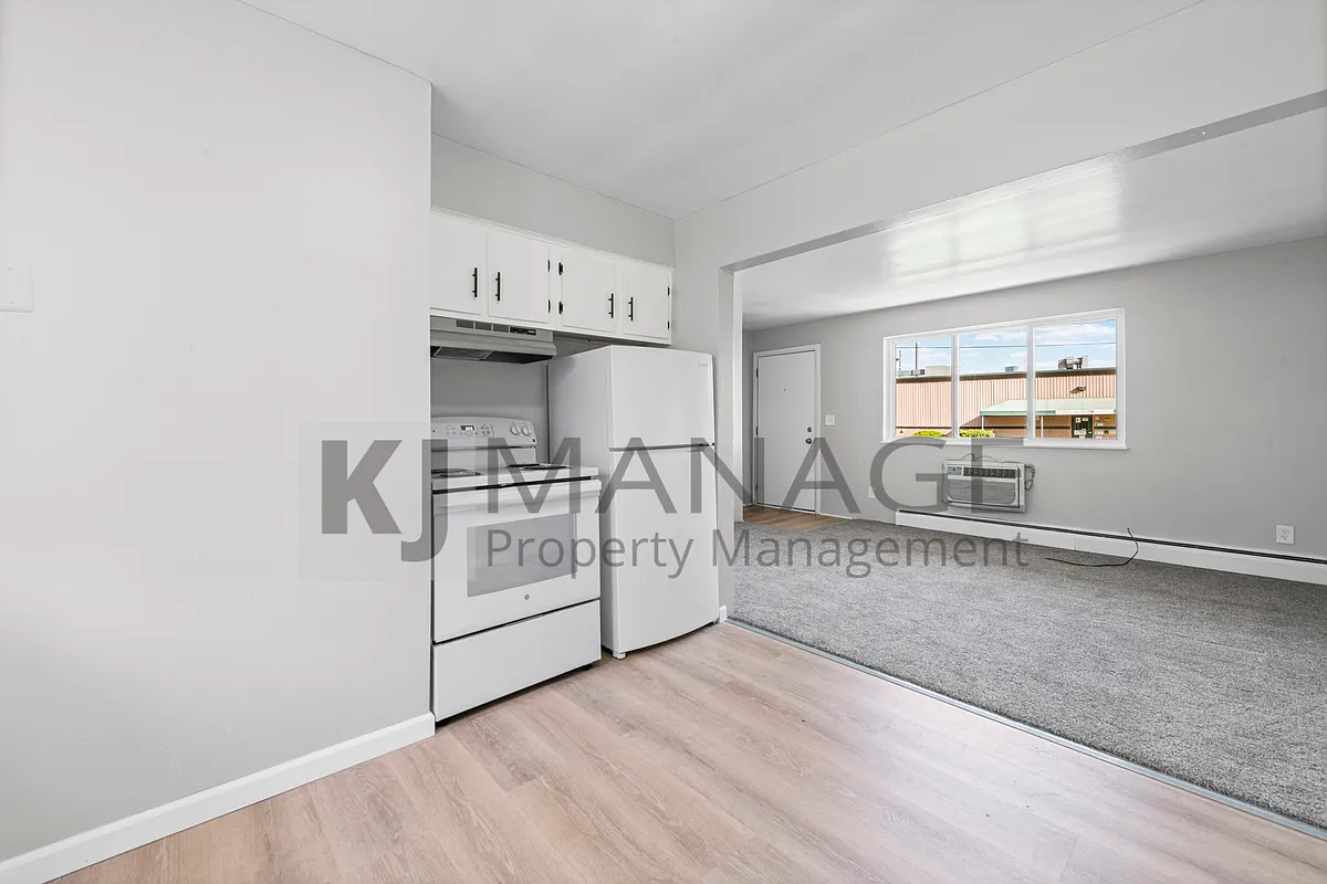 Building Photo - 34145 Myrtle Ave #17