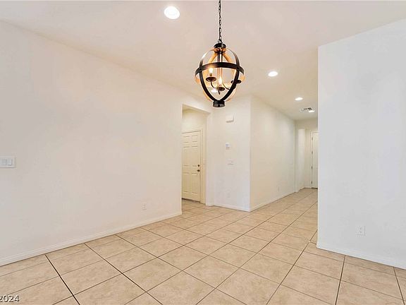 4th image of 9461 Isla Lee Ave