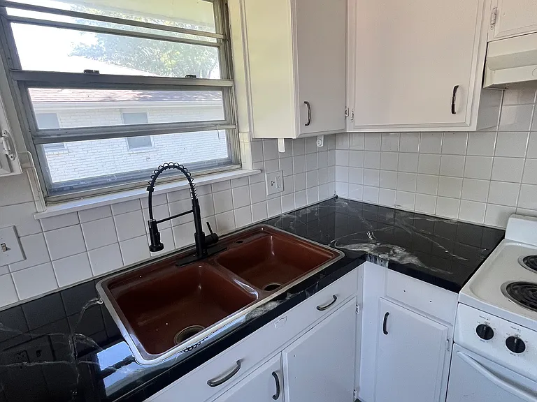1008 SW Sunset St — Photo 5