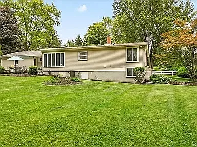 37 Overlook Rd — Photo 2