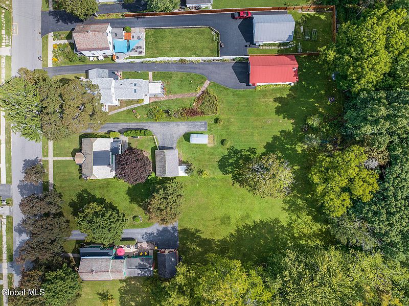 4th image of 72 McLean Street