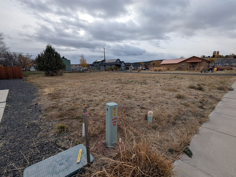 2nd image of 516 W Ridge Ave