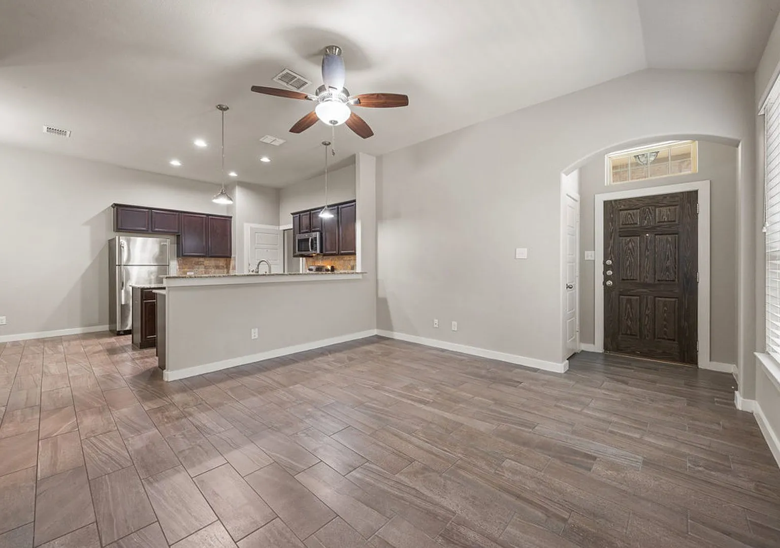 Beautiful 3 Bedroom Duplex Located in New Braunfels, Texas! — Photo 4