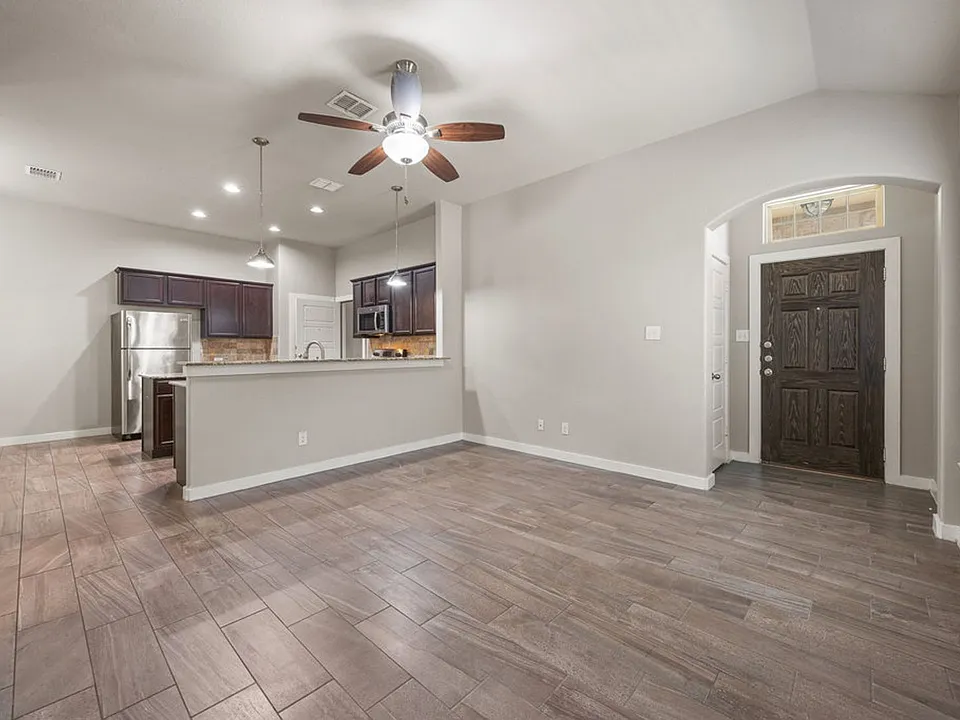 577 Creekside Frst