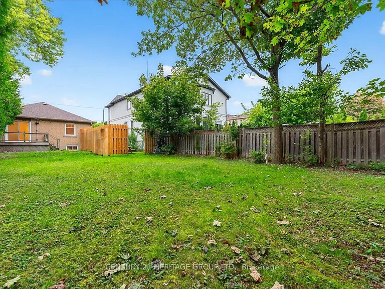 39 Reiner Rd #UPPER — Photo 8