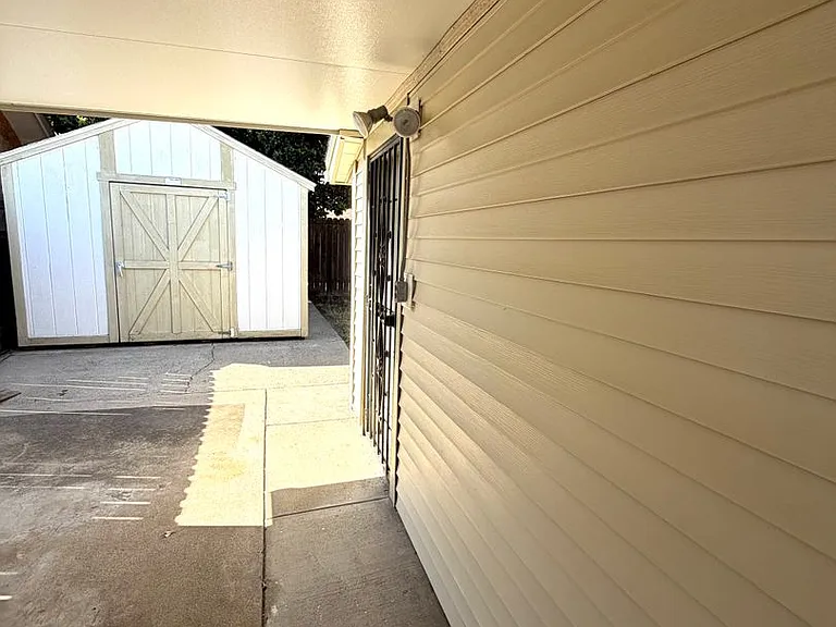 1704 Castle Ct — Photo 39