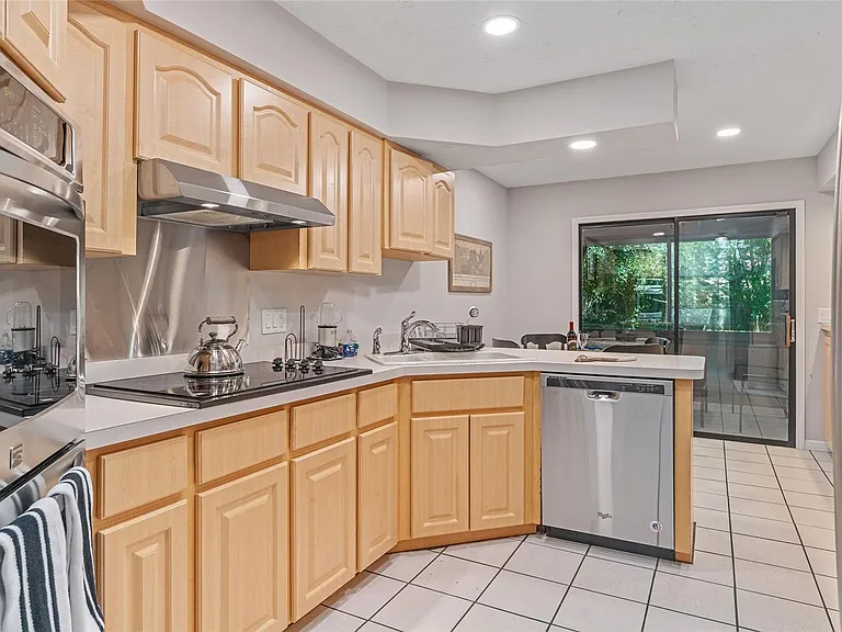 8101 NW 46th St — Photo 28