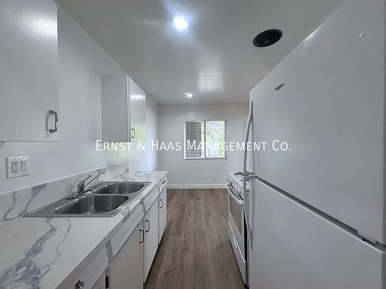 230 E Hullett St #7 — Photo 7