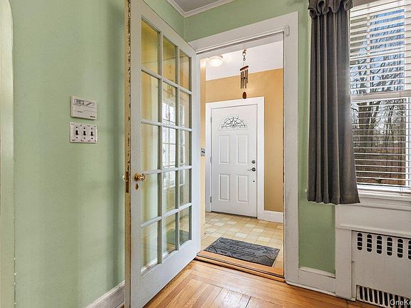 3rd image of 306 Hutchinson Boulevard