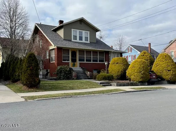 721 Jones St, Hollidaysburg, PA 16648