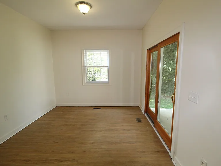 301 W Market St — Photo 15