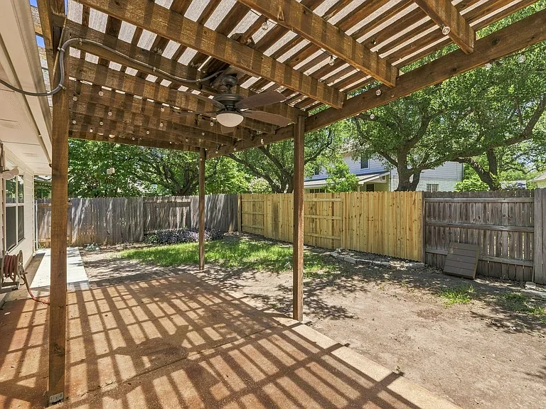 1310 Brighton Bend Ln — Photo 27