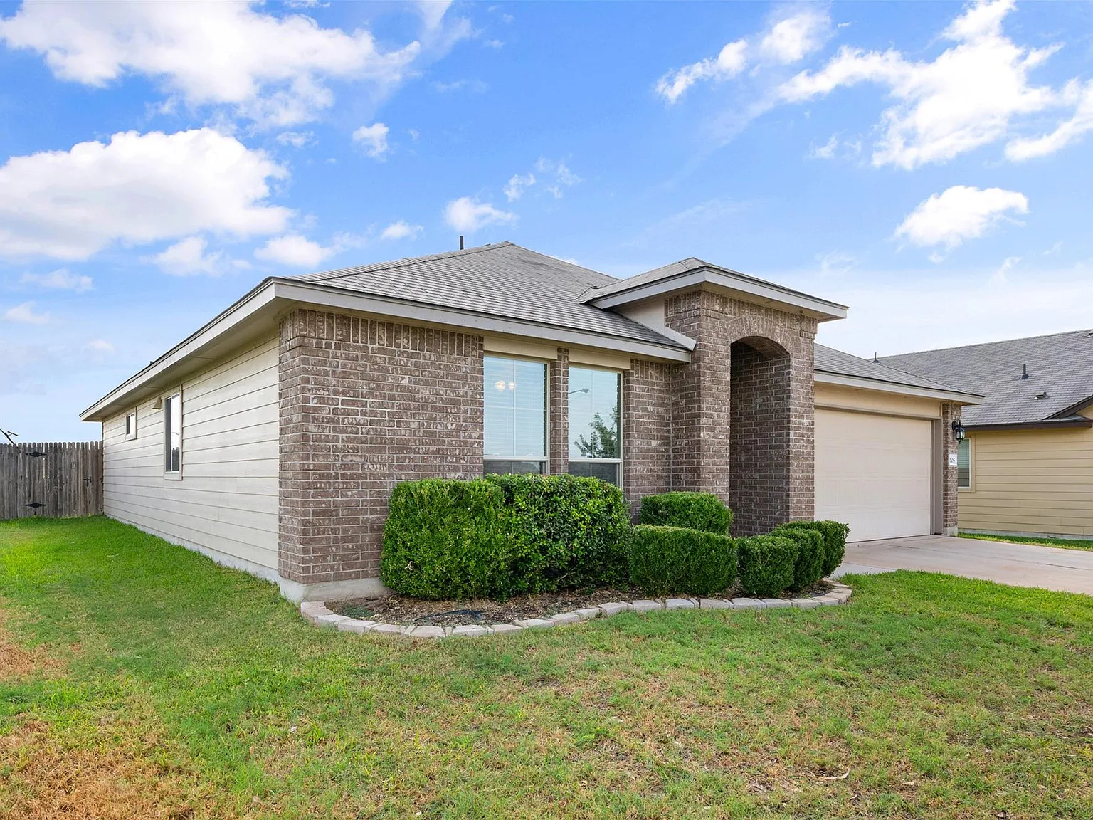 3 bed, 2.0 bath, 1508 sqft, $1,900 — Photo 2