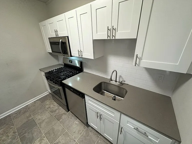 Greenside Manor — Photo 40