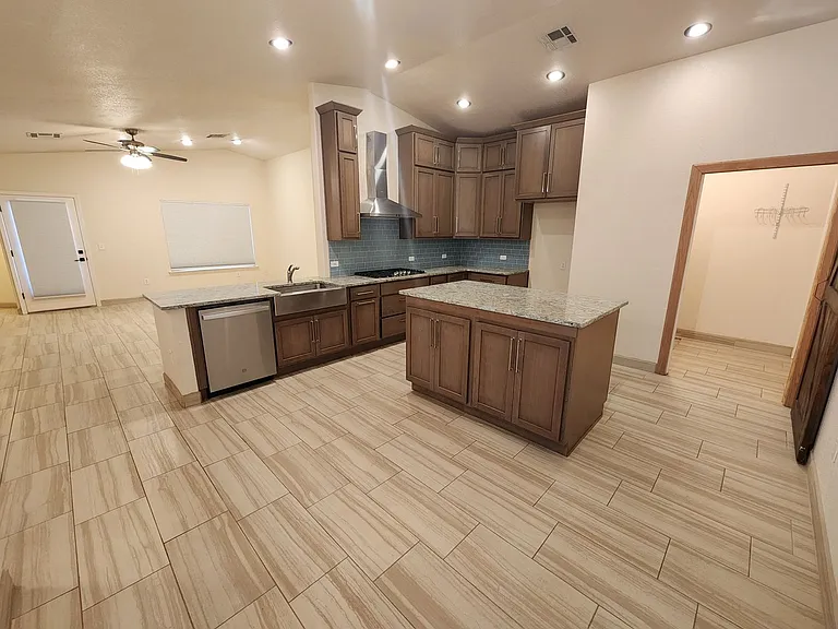 1535 Vajillo Ln — Photo 10
