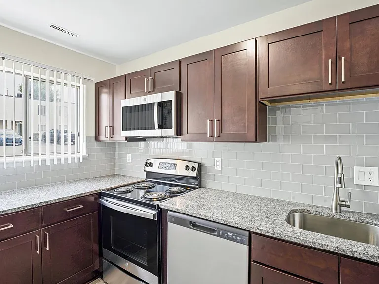 2-Bedroom Upgrade Kitchen