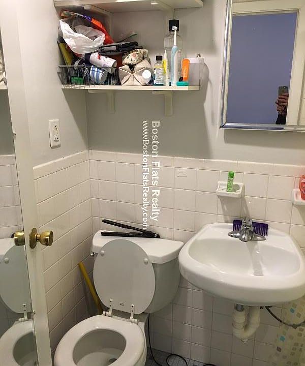 2nd image of 172 Saint Botolph St APT 5