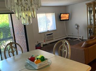 914 High Path Rd, Windsor, CT 06095