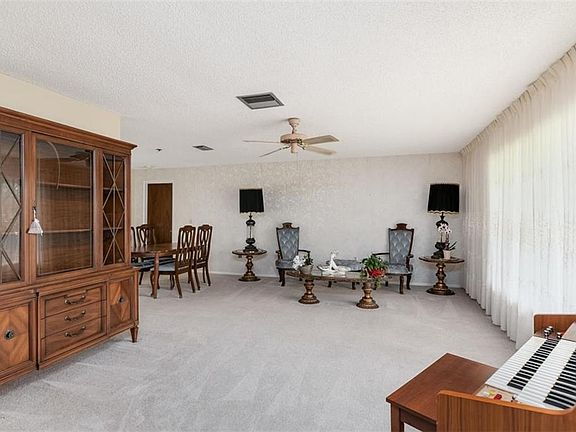 5th image of 302 Sherwood Ave