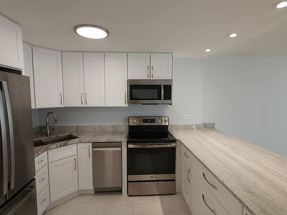 3rd image of 2650 N Lakeview Ave APT 2504