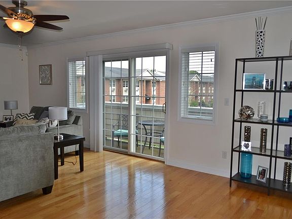 4th image of 667 Metacom Ave W #11