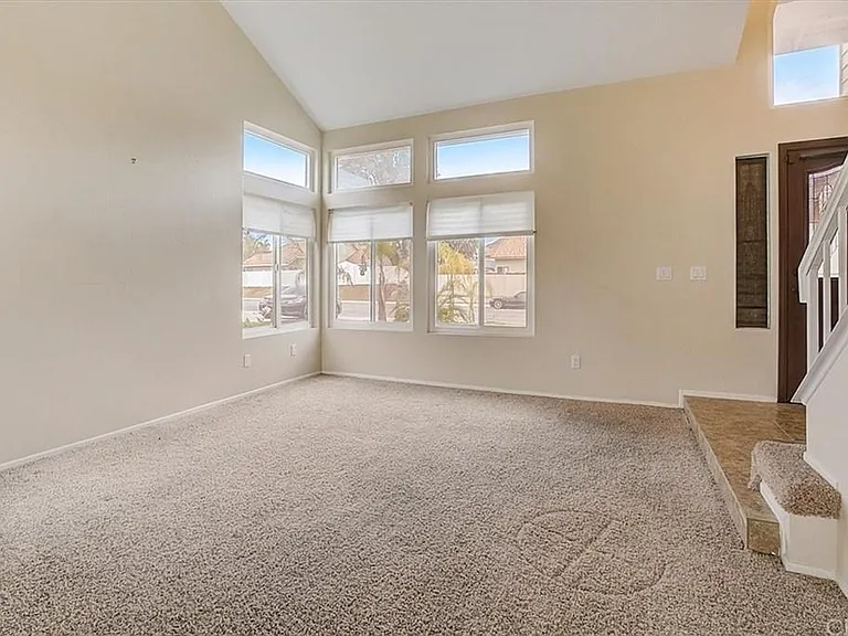 26245 Perrier Dr — Photo 9