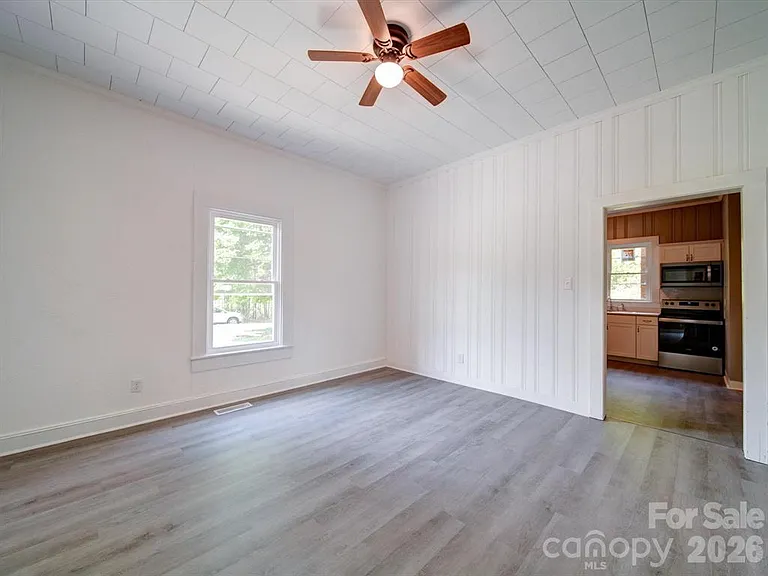 720 S Main St — Photo 11
