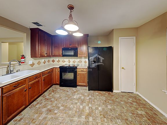 3rd image of 13723 High Mesa Rd