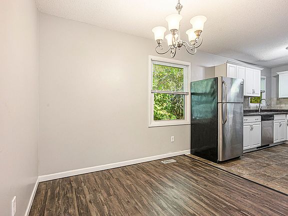 5th image of 1721 Chandler Ave