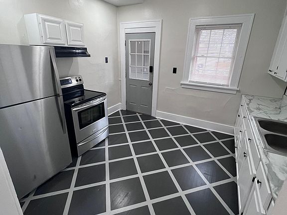 5th image of 935 E St