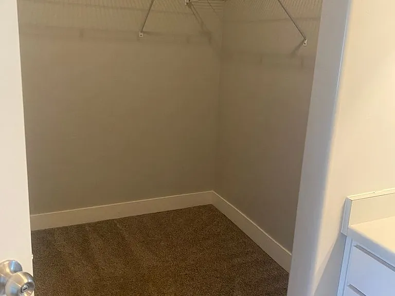 90 W Silver Springs Dr — Photo 3