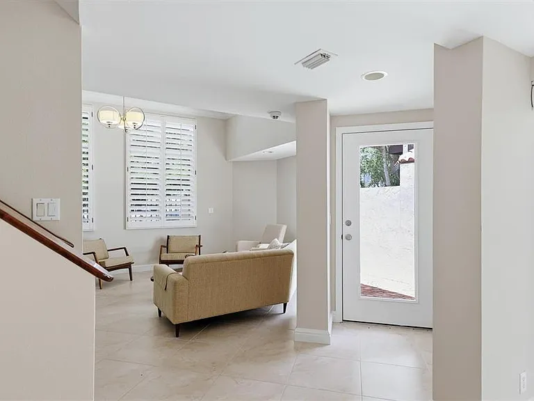 200 Cocoanut Ave #5 — Photo 4