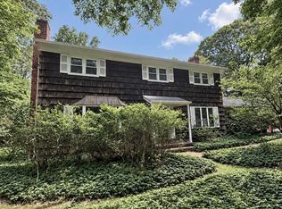 3 Gate Rd, Saint James, NY 11780
