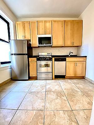 2nd image of 220 E 78th St APT 27
